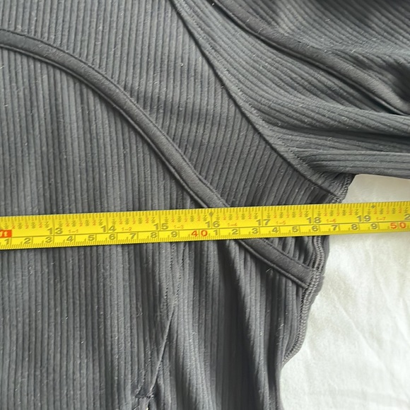 Lululemon sweater - Picture 16 of 16